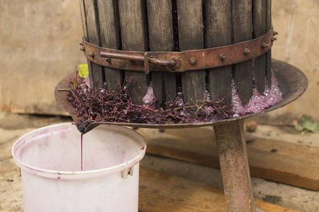 攝圖新視界 從美國(guó)存托股到澳大利亞葡萄酒加工的視覺(jué)敘事